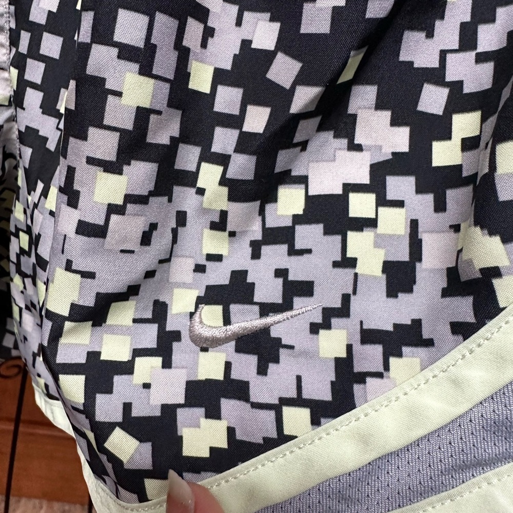 Women Nike running shorts​​ - Picture 5 of 6